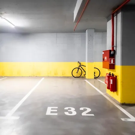 Arena Mall Galleria Securities Parking 3 * Burgasz